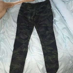 Jessica Simpson thewarmup workout pants